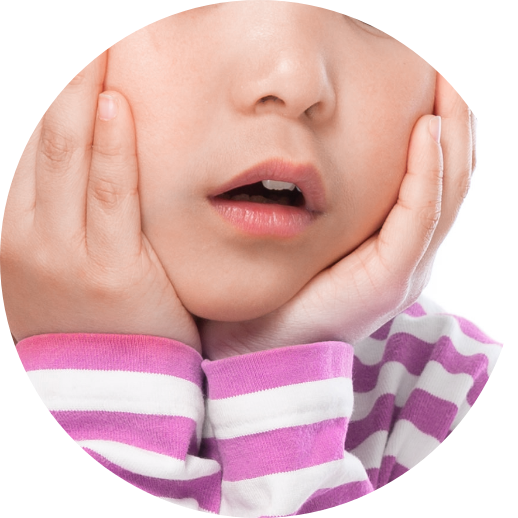 口をいつもポカンと開けている子ども