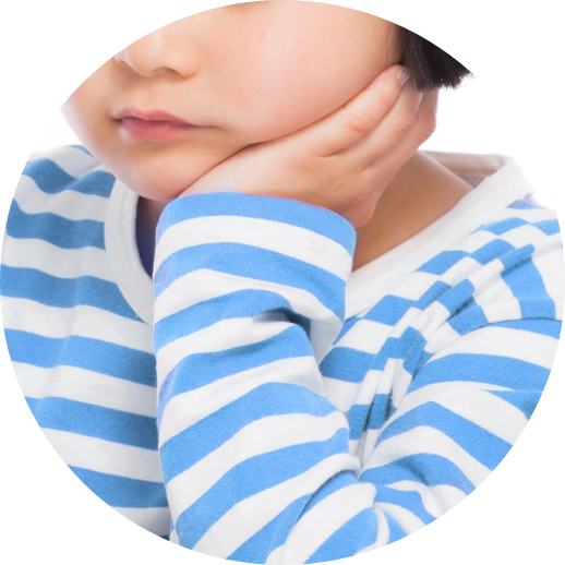 頬杖をついたり、姿勢が悪い子ども